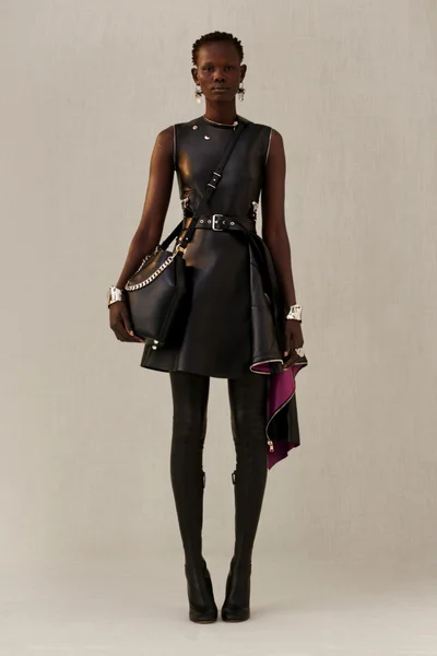 Look 16